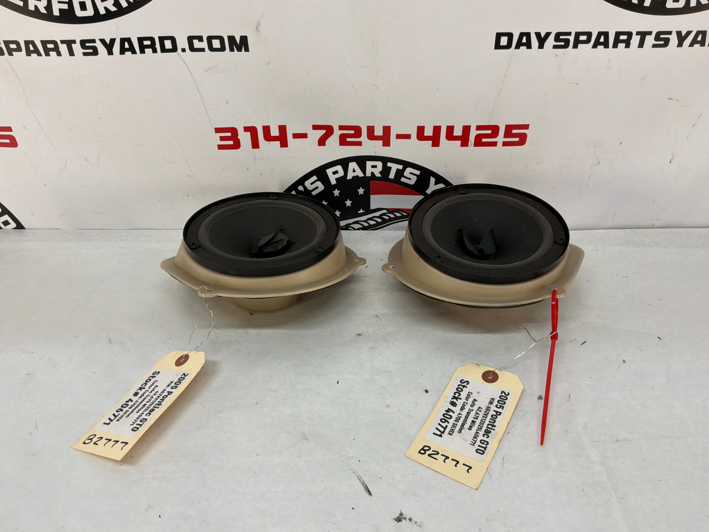 2005 Pontiac GTO RH & LH Front Door Speakers OEM