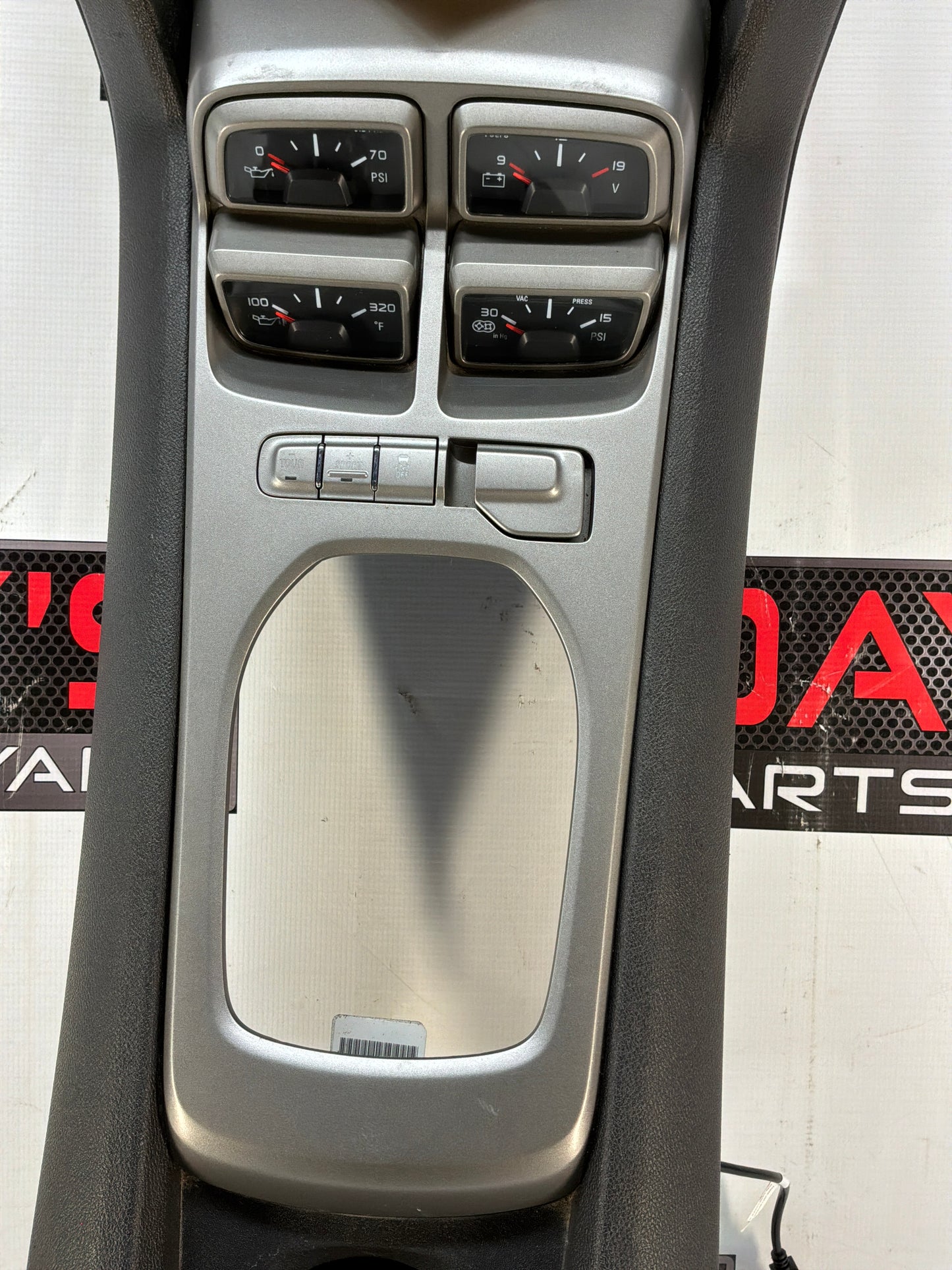 Center console w shifter - Day's Parts Yard