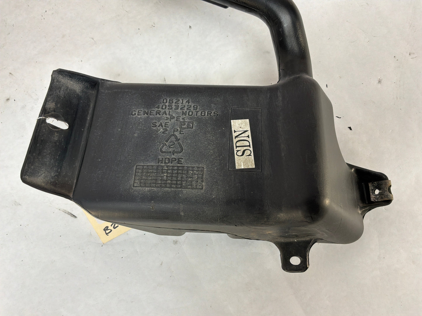 2005 Pontiac GTO Windshield Washer Pump Reservoir Tank Bottle OEM