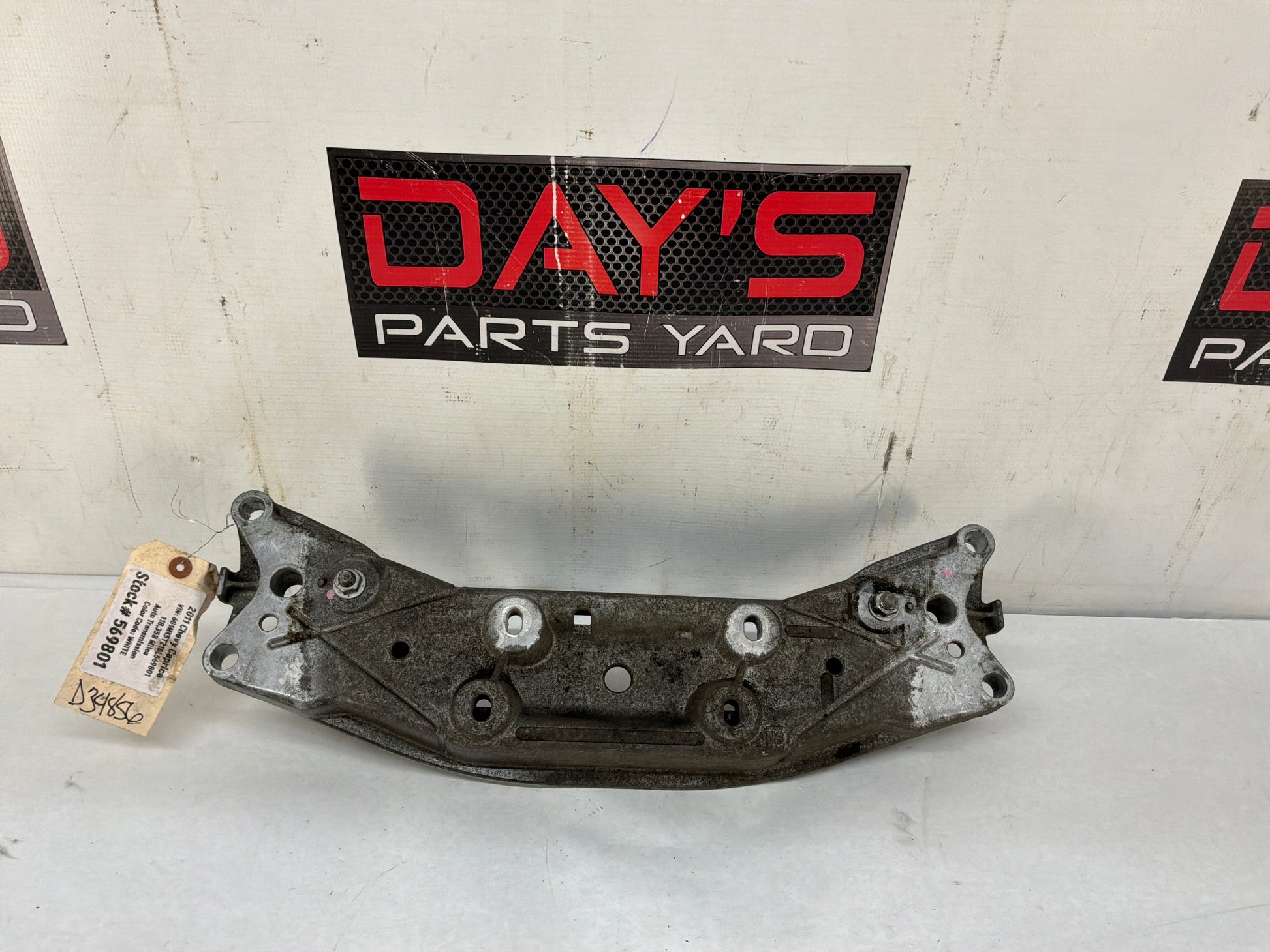 Crossmember bracket - Day's Parts Yard