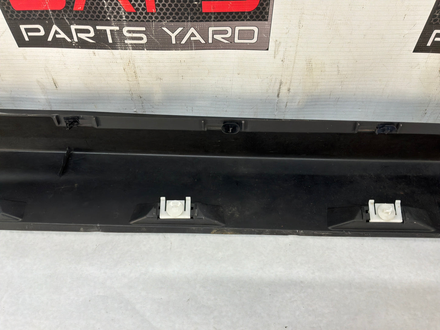 2008 Pontiac G8 GT LH Driver Rocker Molding Side Skirt Panel Trim Black OEM