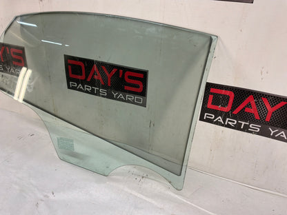 Rh rear door window glass - Day's Parts Yard