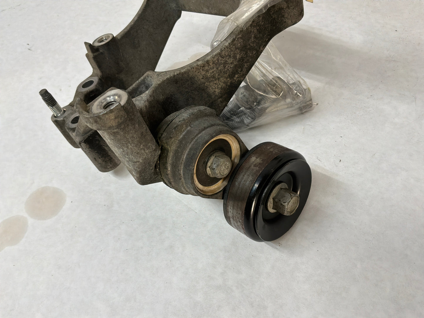 2008 Pontiac G8 GT A/C Air Conditioner Compressor Bracket w/ Hardware OEM