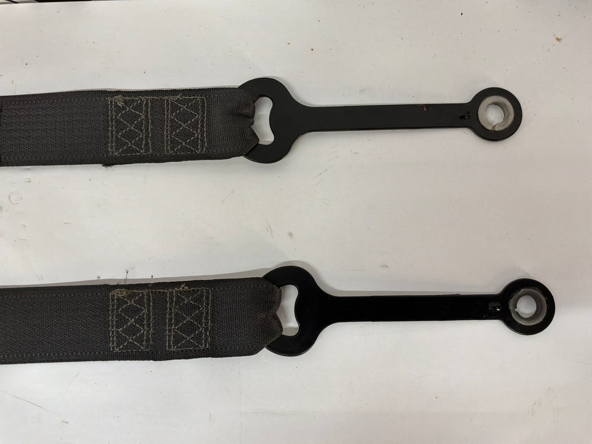 2006 Pontiac GTO LH & RH Front Seat Belts Retractors OEM