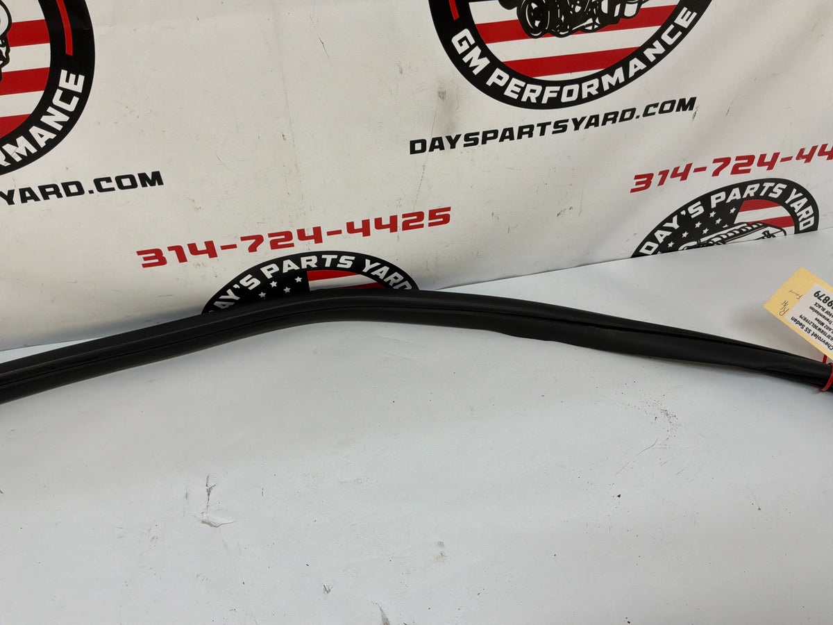 2015 Chevy SS Sedan RH Passenger Front Door Weather Strip Rubber Seal OEM