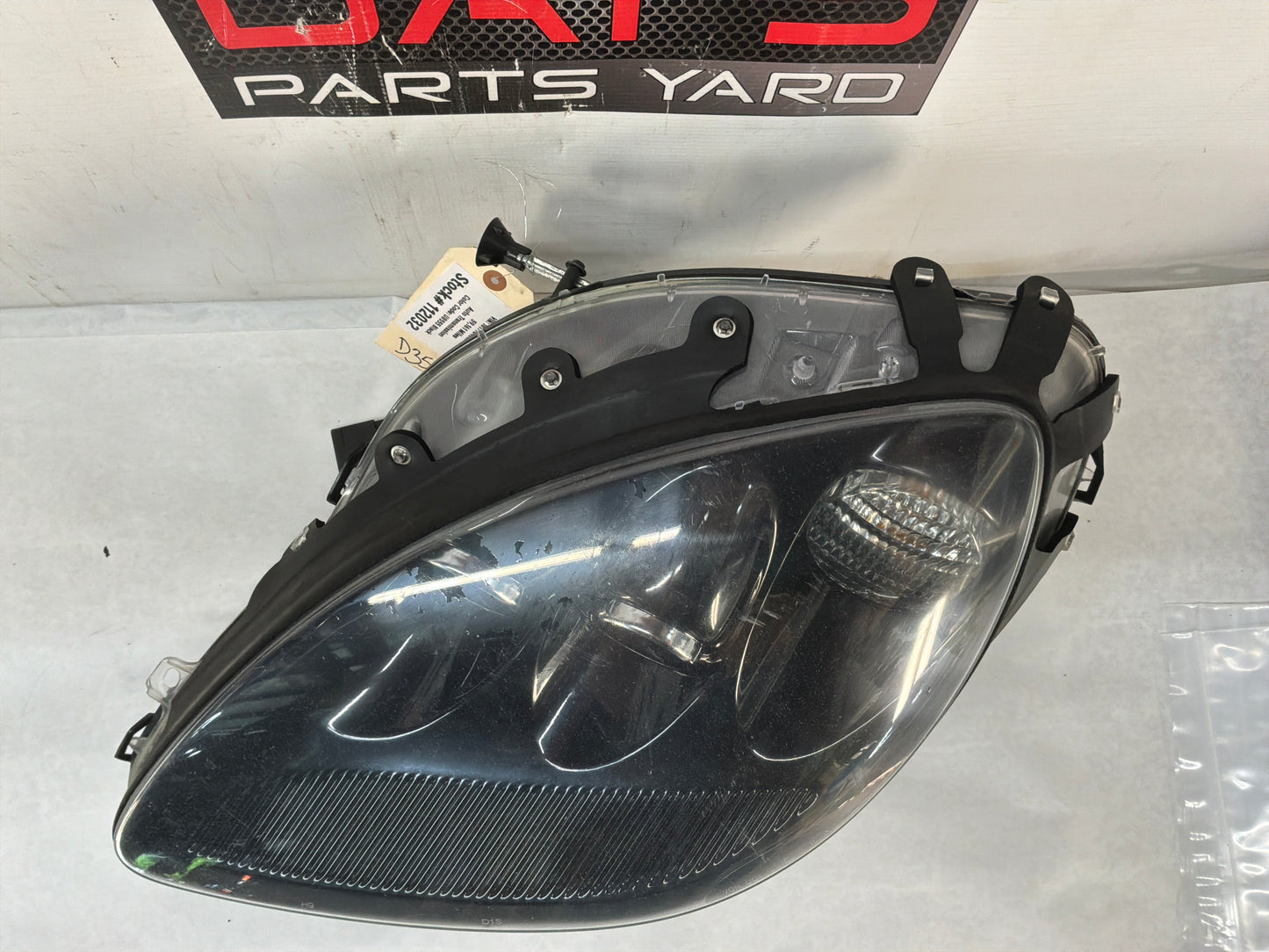 Lh headlight - Day's Parts Yard