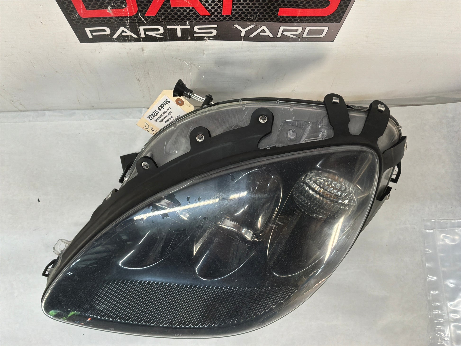 Lh headlight - Day's Parts Yard