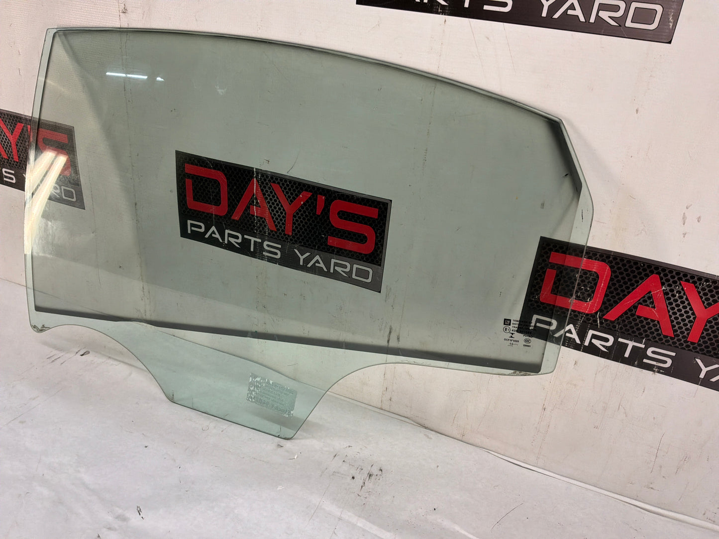 Lh rear door window glass - Day's Parts Yard