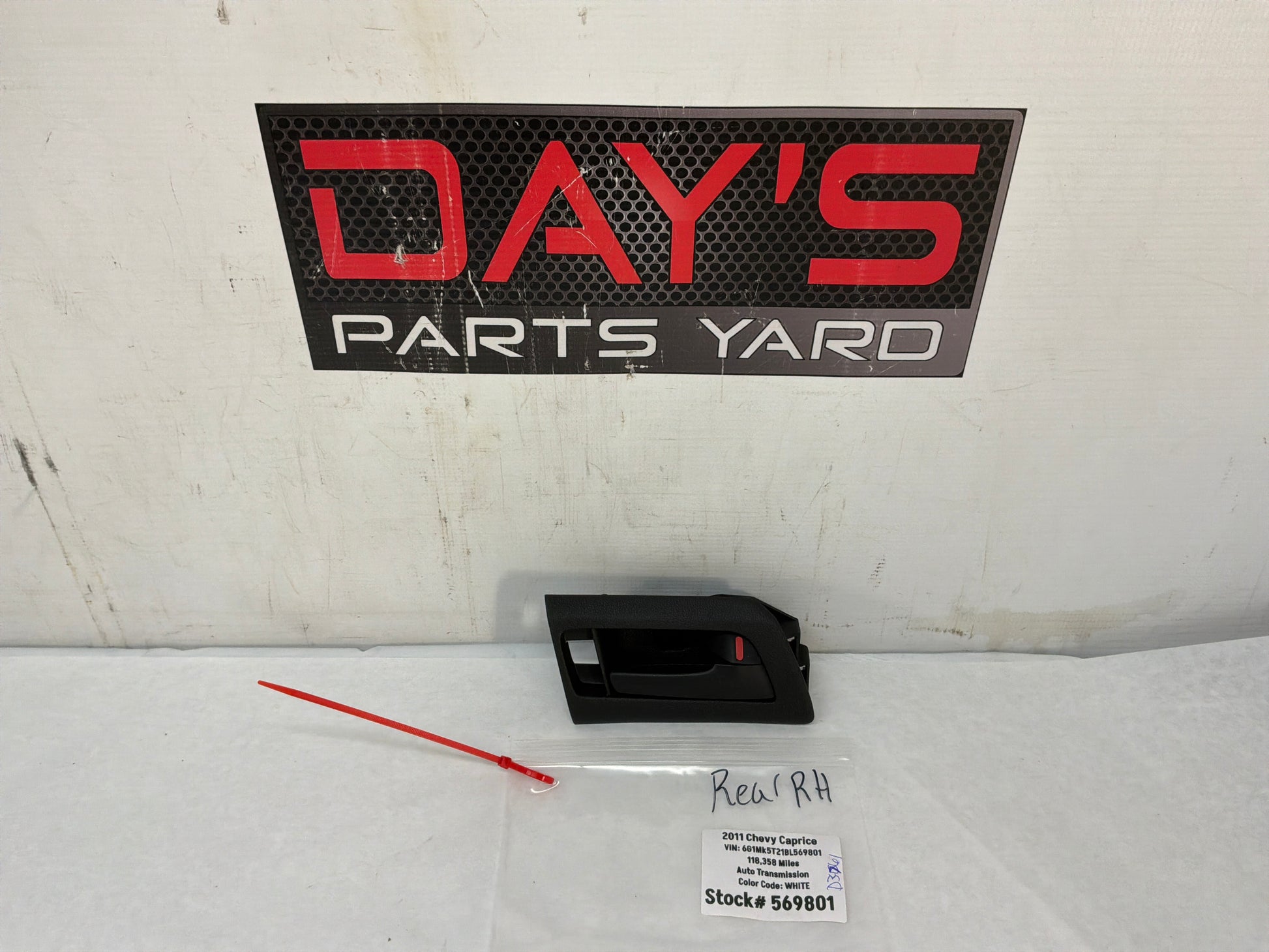 Rh rear door handle - Day's Parts Yard