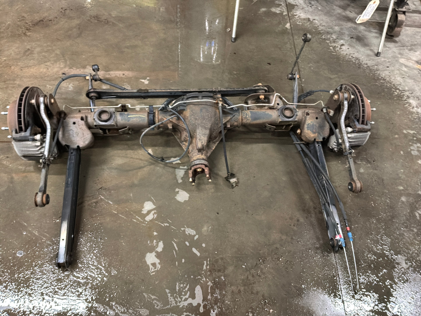 2002 Cadillac Escalade EXT Rear End Axle Carrier Rearend Differential OEM