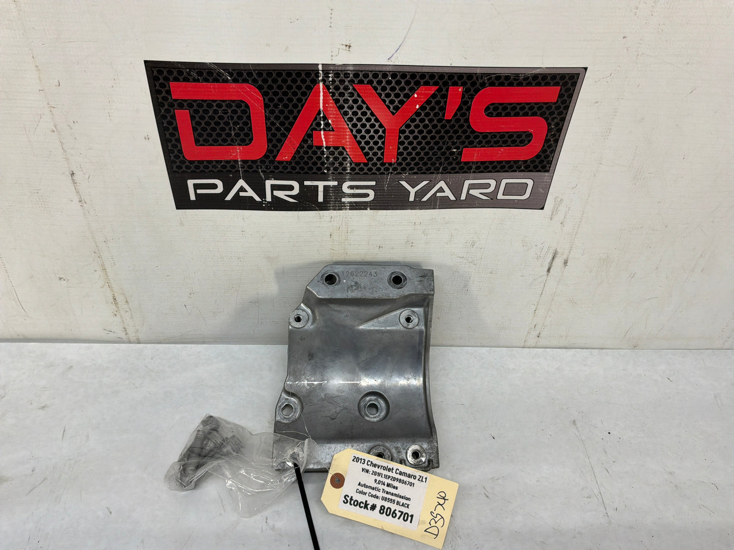 Ac compressor bracket - Day's Parts Yard