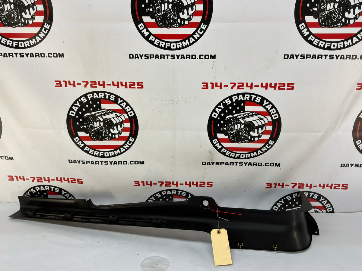 2006 Pontiac GTO RH Passenger Interior Sill Carpet Retainer Trim Cover Panel OEM