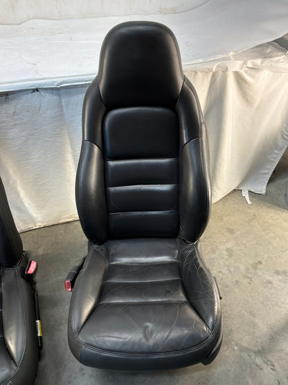Front seats - Day's Parts Yard
