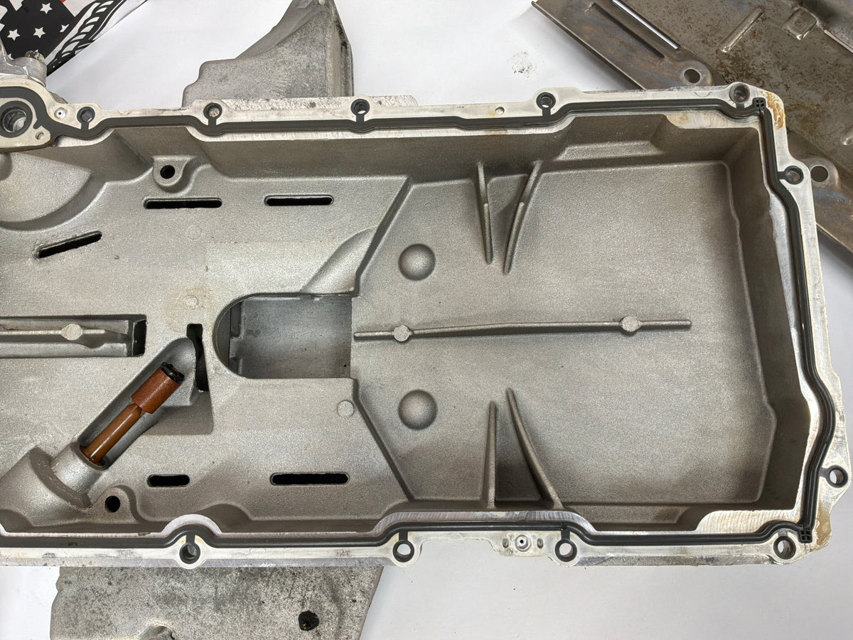 2002 Chevy C5 Corvette Aluminum Batwing Oil Pan w/ Windage Tray & Pick Up Tube OEM