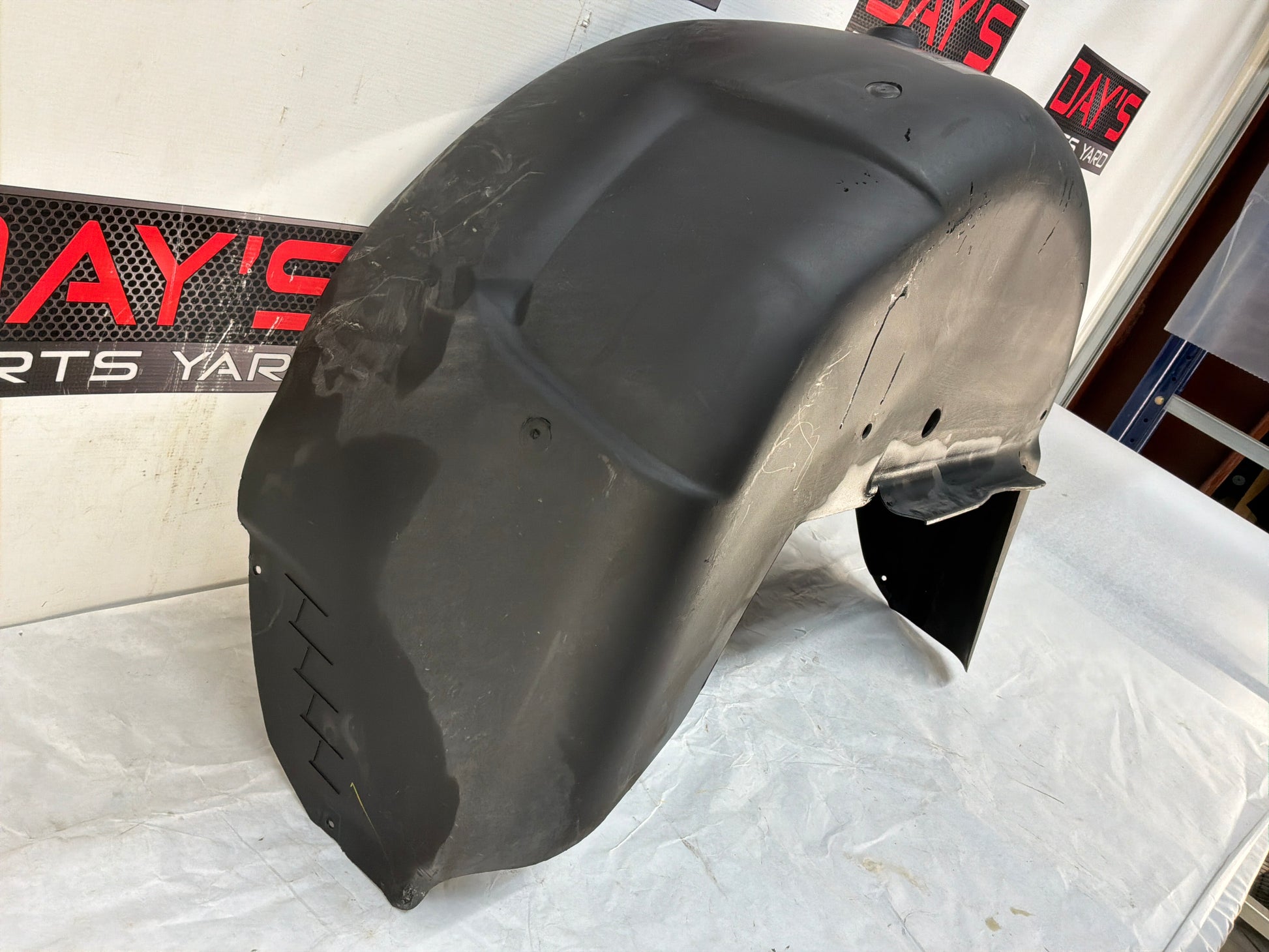 Rh rear wheel liner - Day's Parts Yard