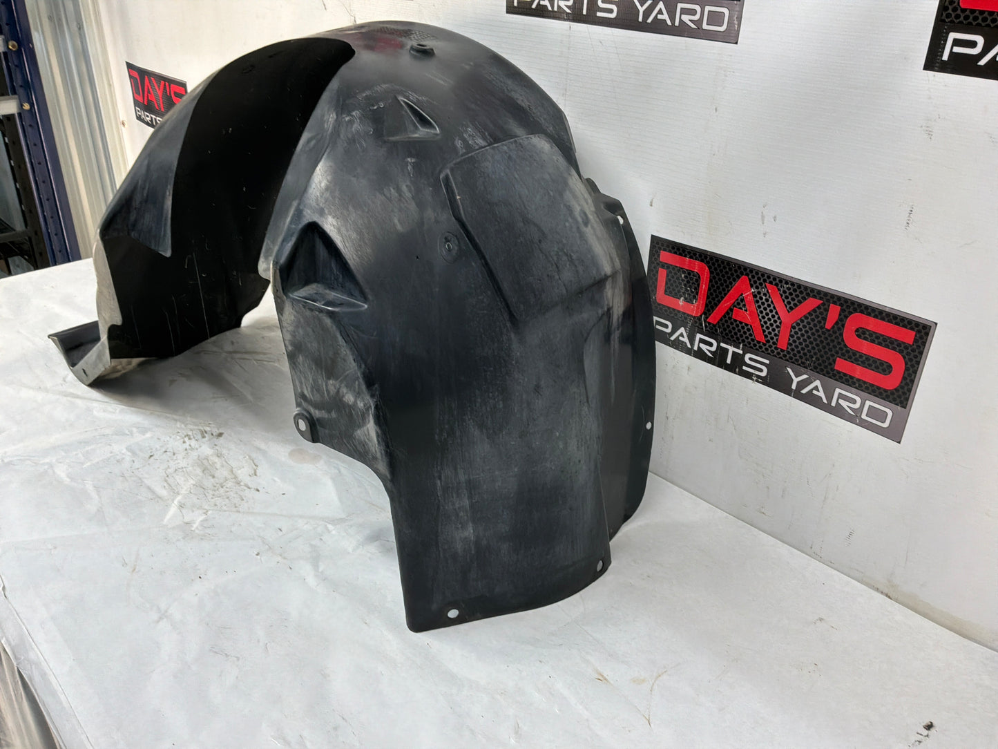 Lh front wheel liner - Day's Parts Yard