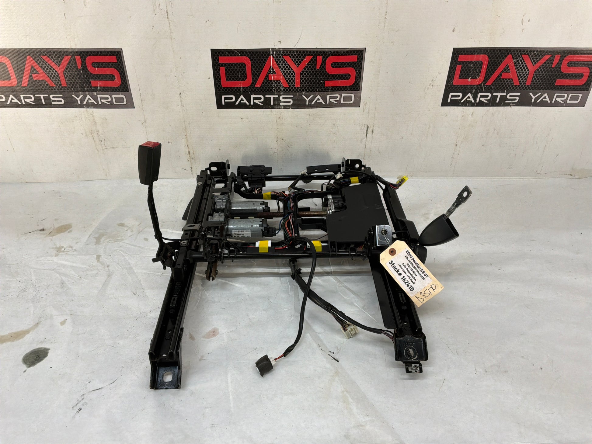 Lh front seat track - Day's Parts Yard