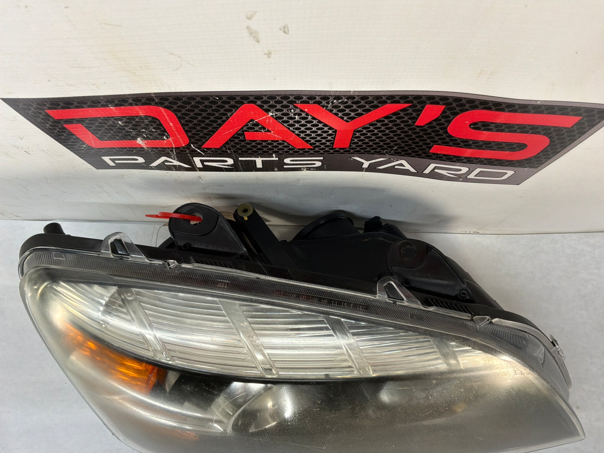 Rh headlight - Day's Parts Yard