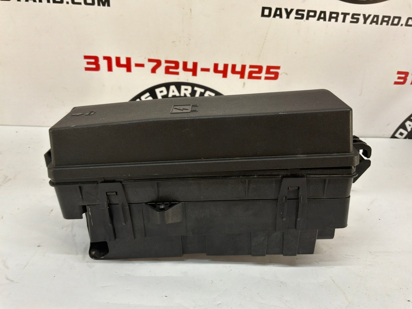 2013 Chevy Camaro ZL1 Engine Motor Bay Fuse Relay Accessory Wiring Junction Box Block OEM