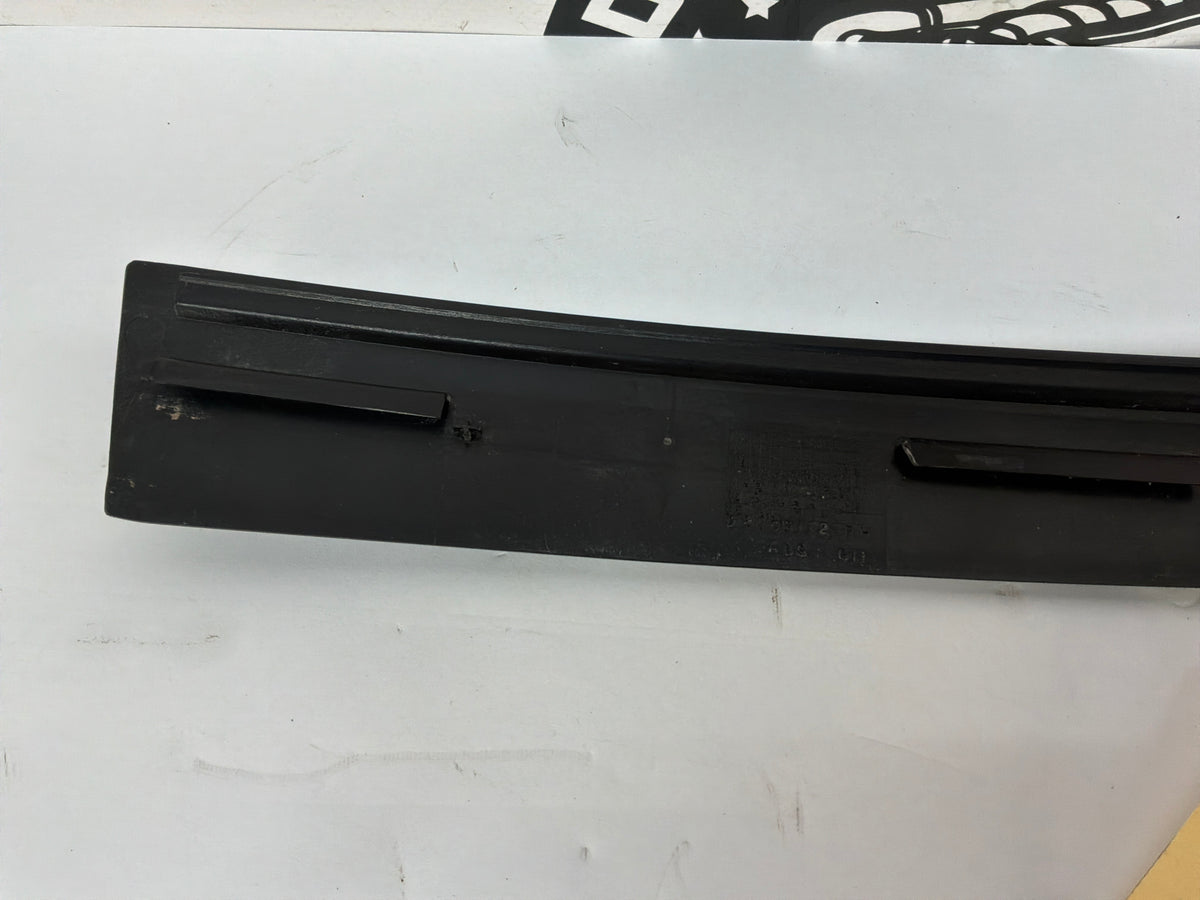2006 Pontiac GTO RH Passenger Exterior B Pillar Window Trim Cover OEM