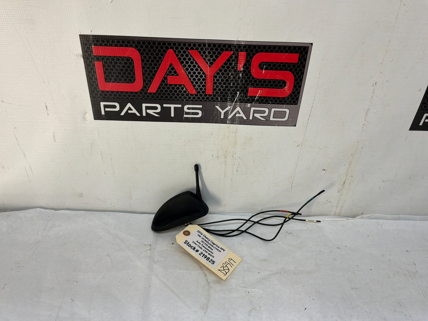 2016 Chevy Caprice PPV Shark Fin Radio Stereo Antenna OEM