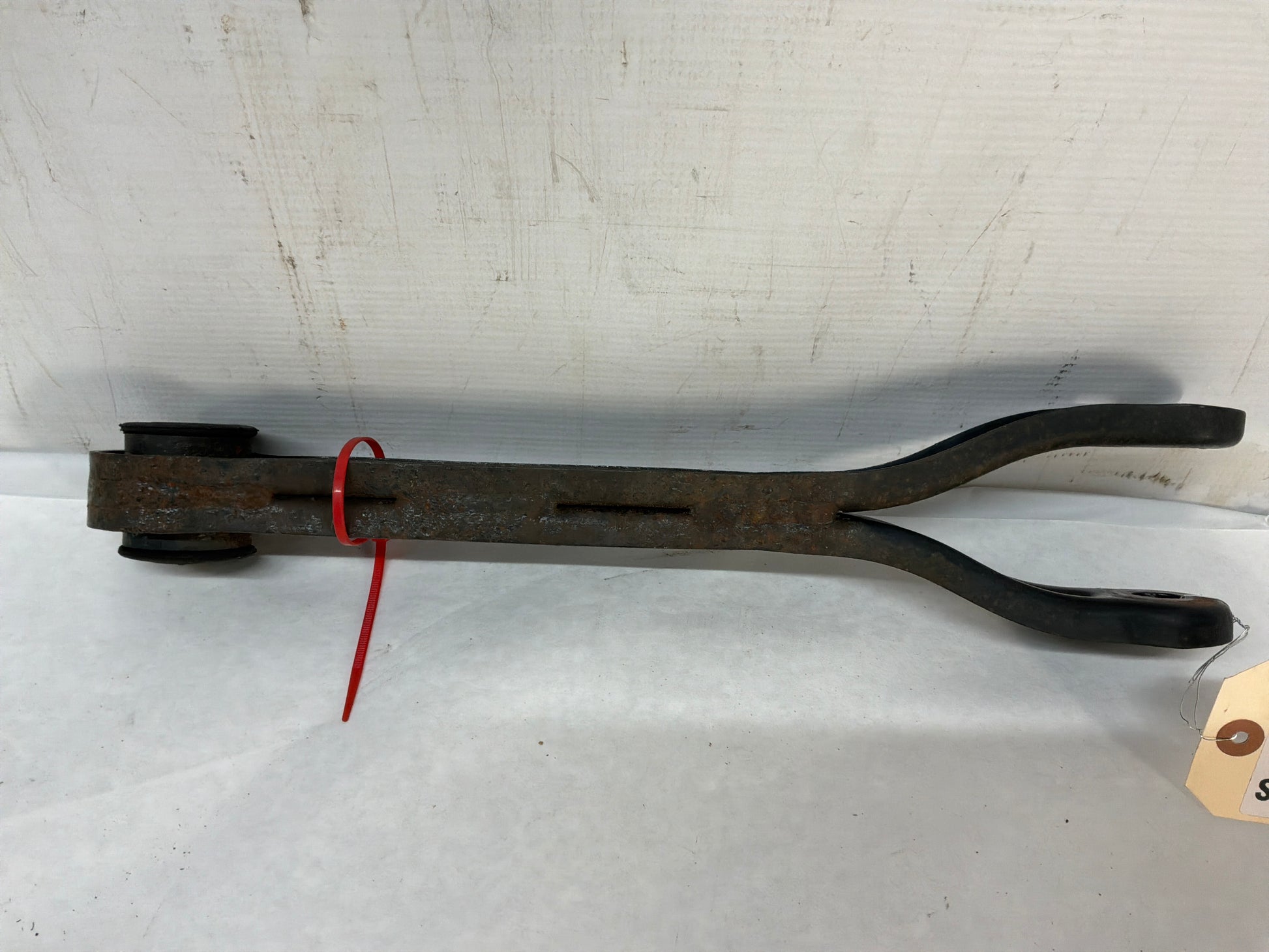 Rh front lower control arm - Day's Parts Yard