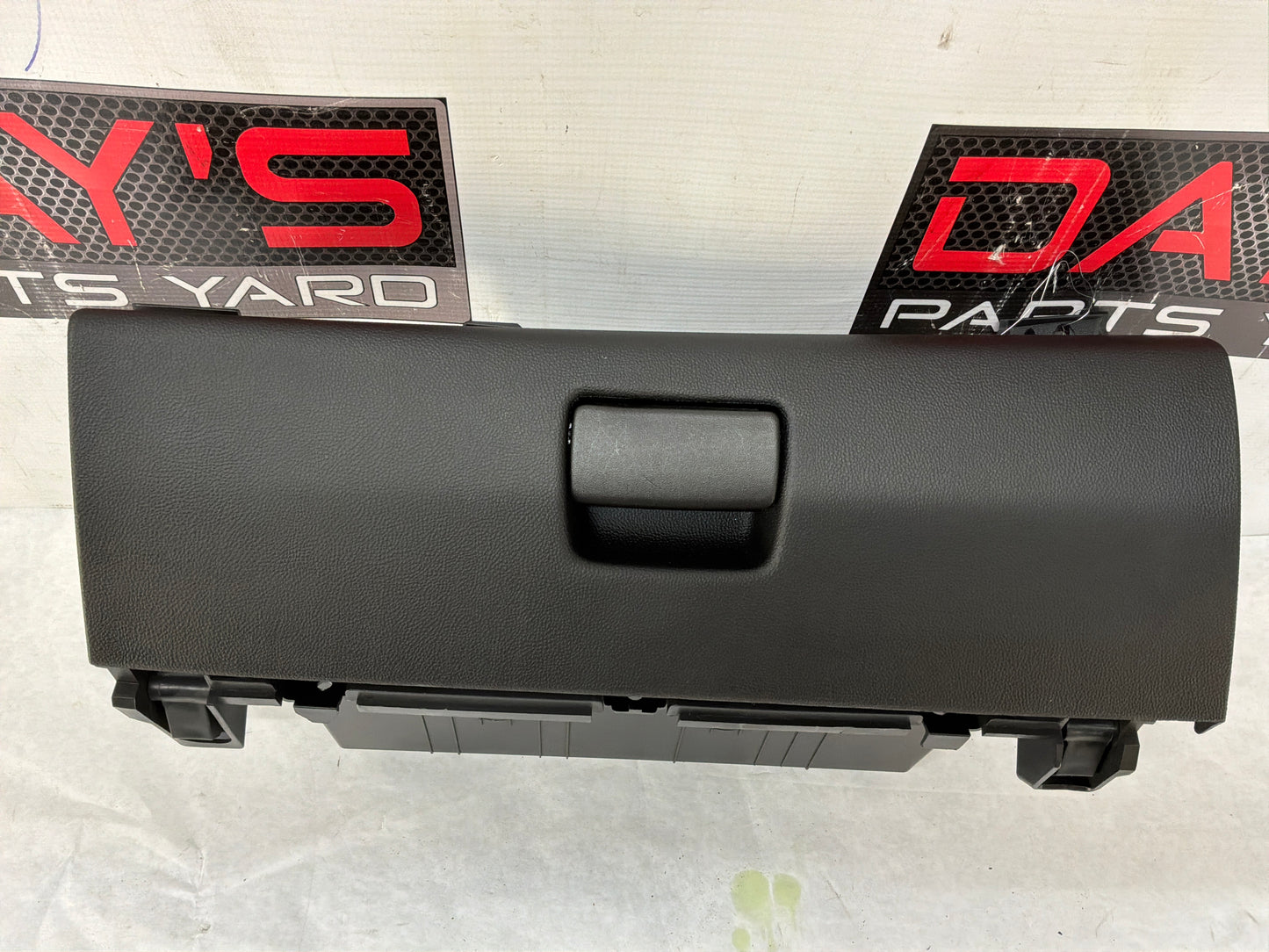 Glove box - Day's Parts Yard