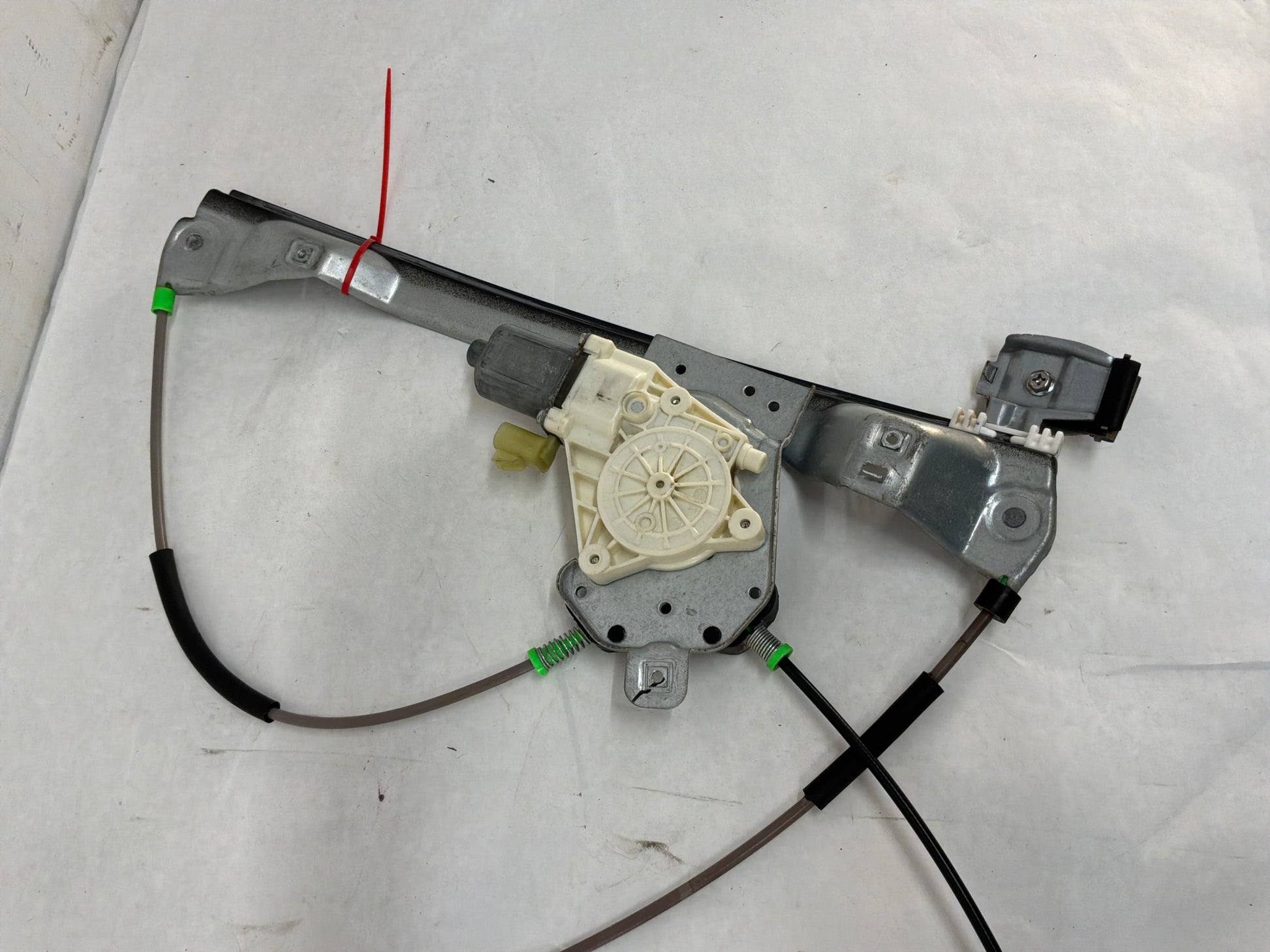 Rh front window regulator - Day's Parts Yard