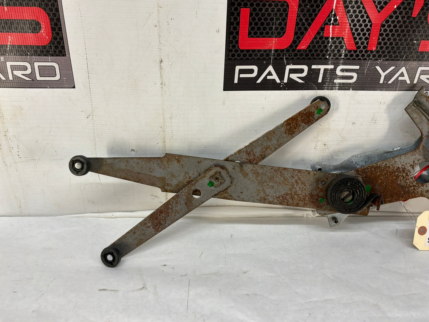 Rh window regulator - Day's Parts Yard