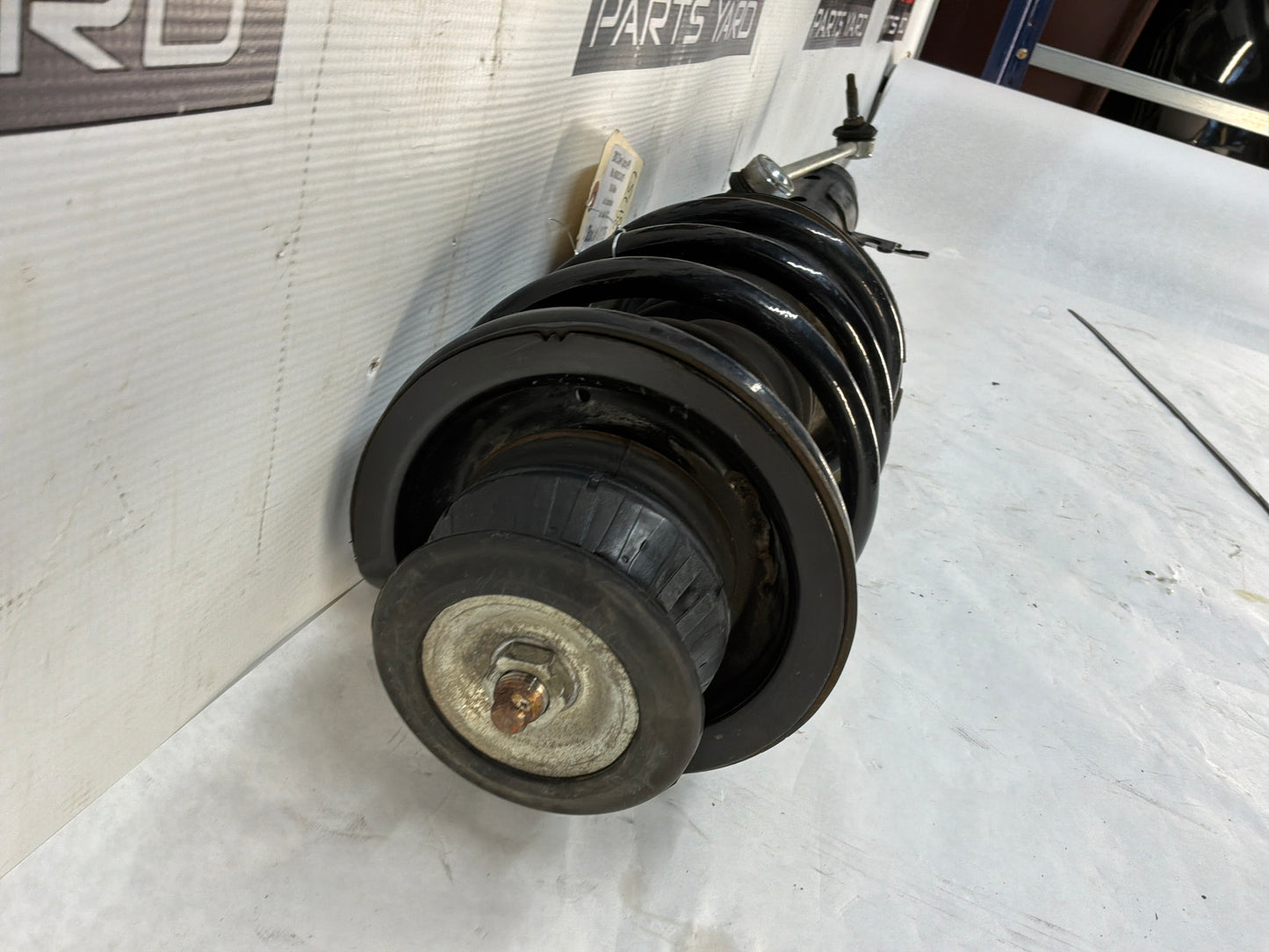 Rh front strut - Day's Parts Yard