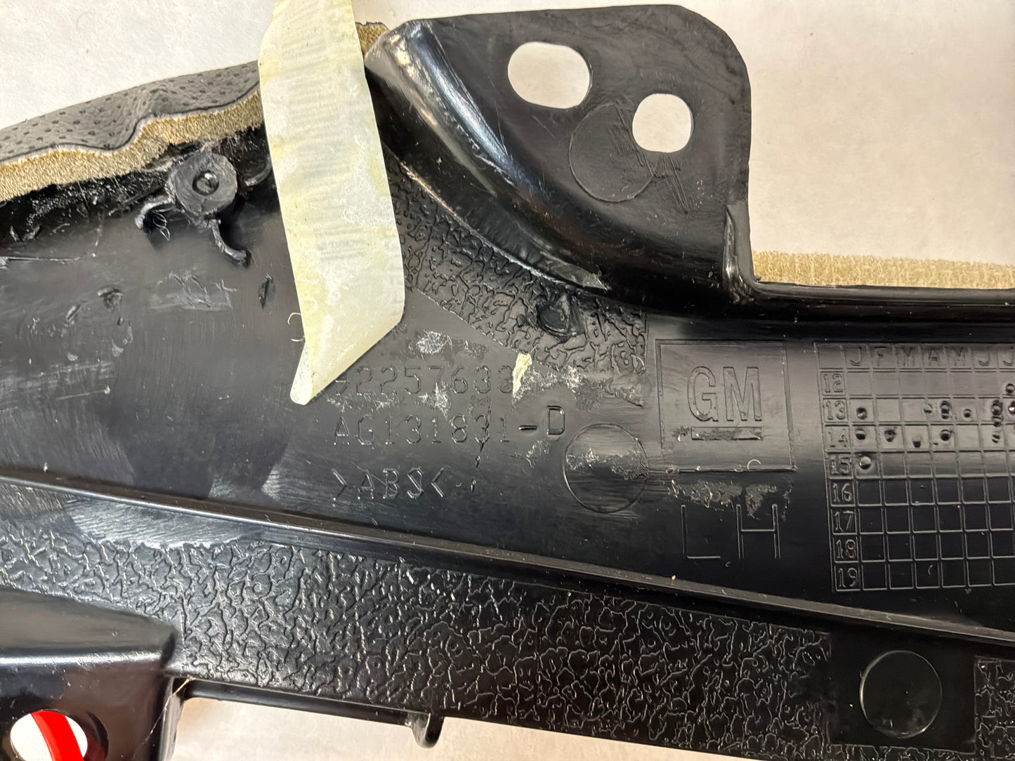 Center console trim - Day's Parts Yard