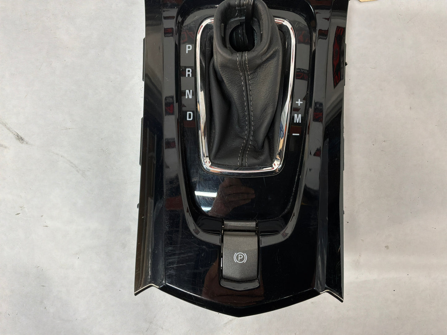 2011 Cadillac CTS-V Automatic Transmission Shifter Gear Selector Trim Bezel Panel Black OEM