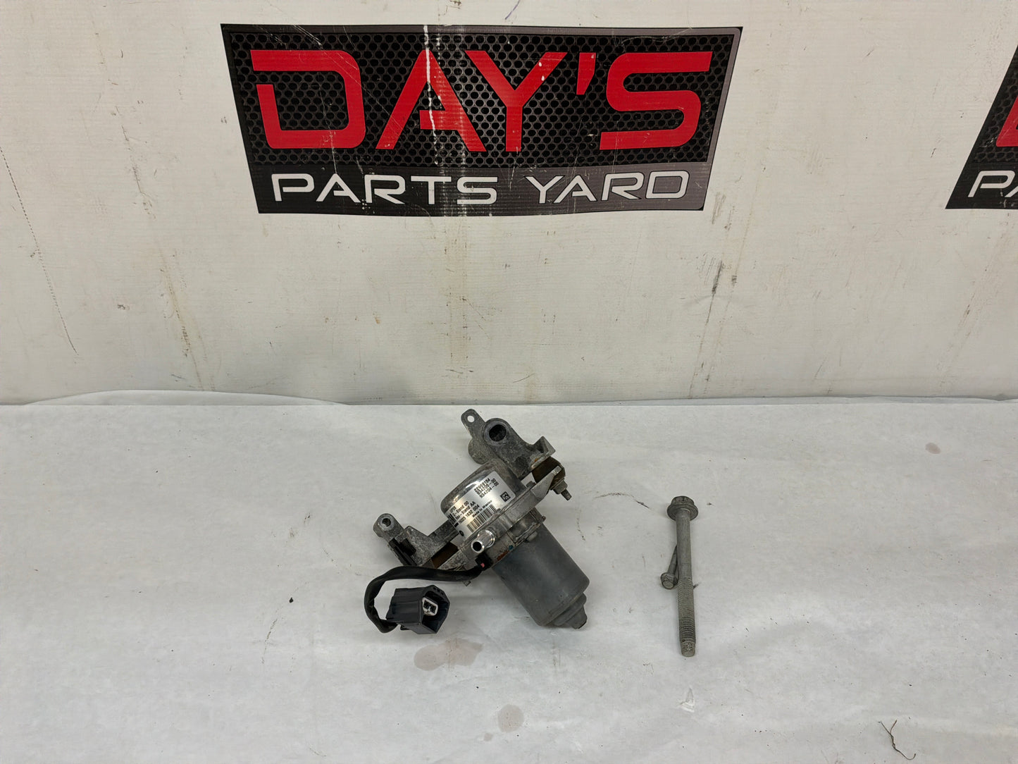 2016 Cadillac ATS-V Coupe Engine Vacuum Pump w/ Bracket OEM