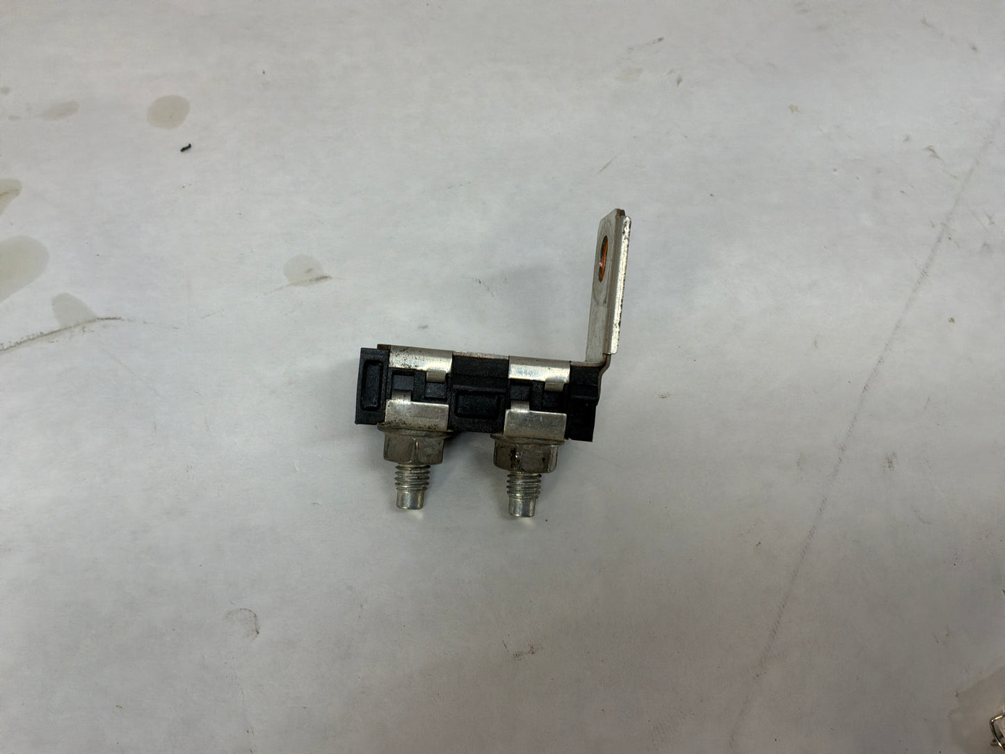 2017 Chevy SS Sedan Jump Starter Positive Post Battery Circuit Fuse Block OEM