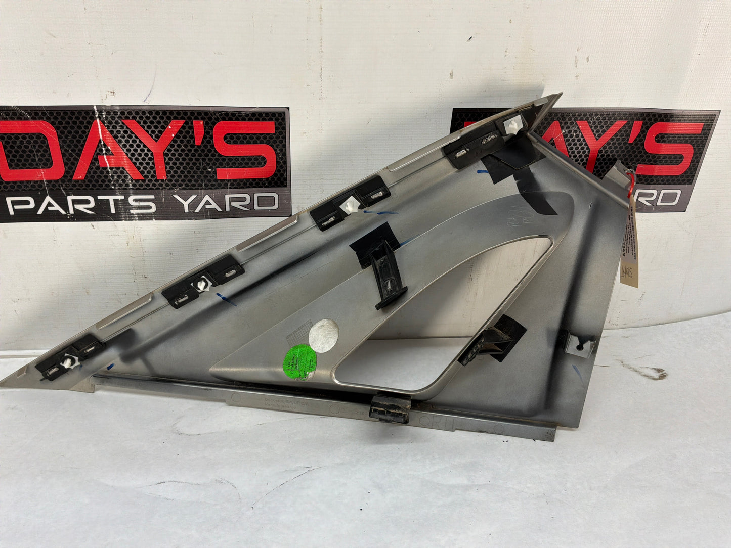 2002 Cadillac Escalade EXT RH Passenger Rear Inner Upper Triangle Sail OEM