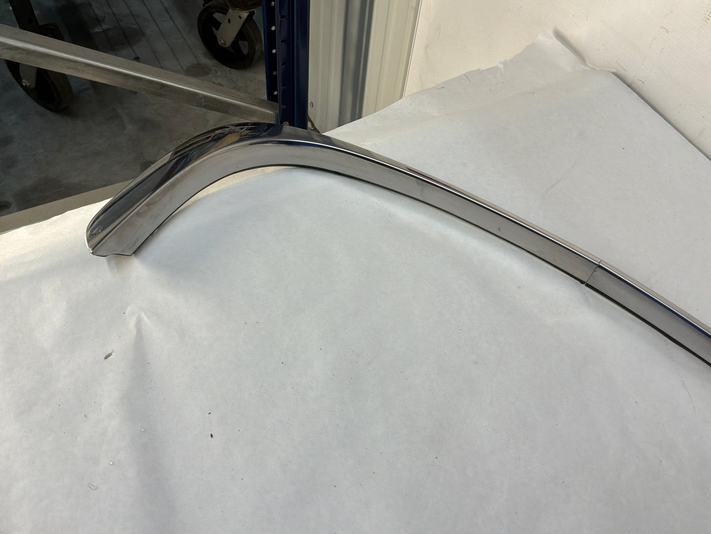 Rh roof top trim - Day's Parts Yard