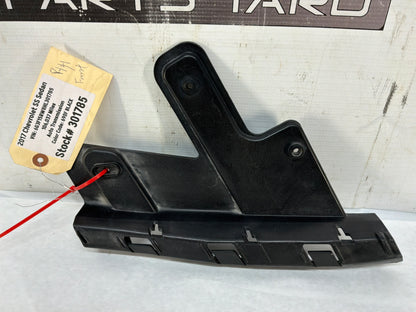 Rh head light bracket - Day's Parts Yard