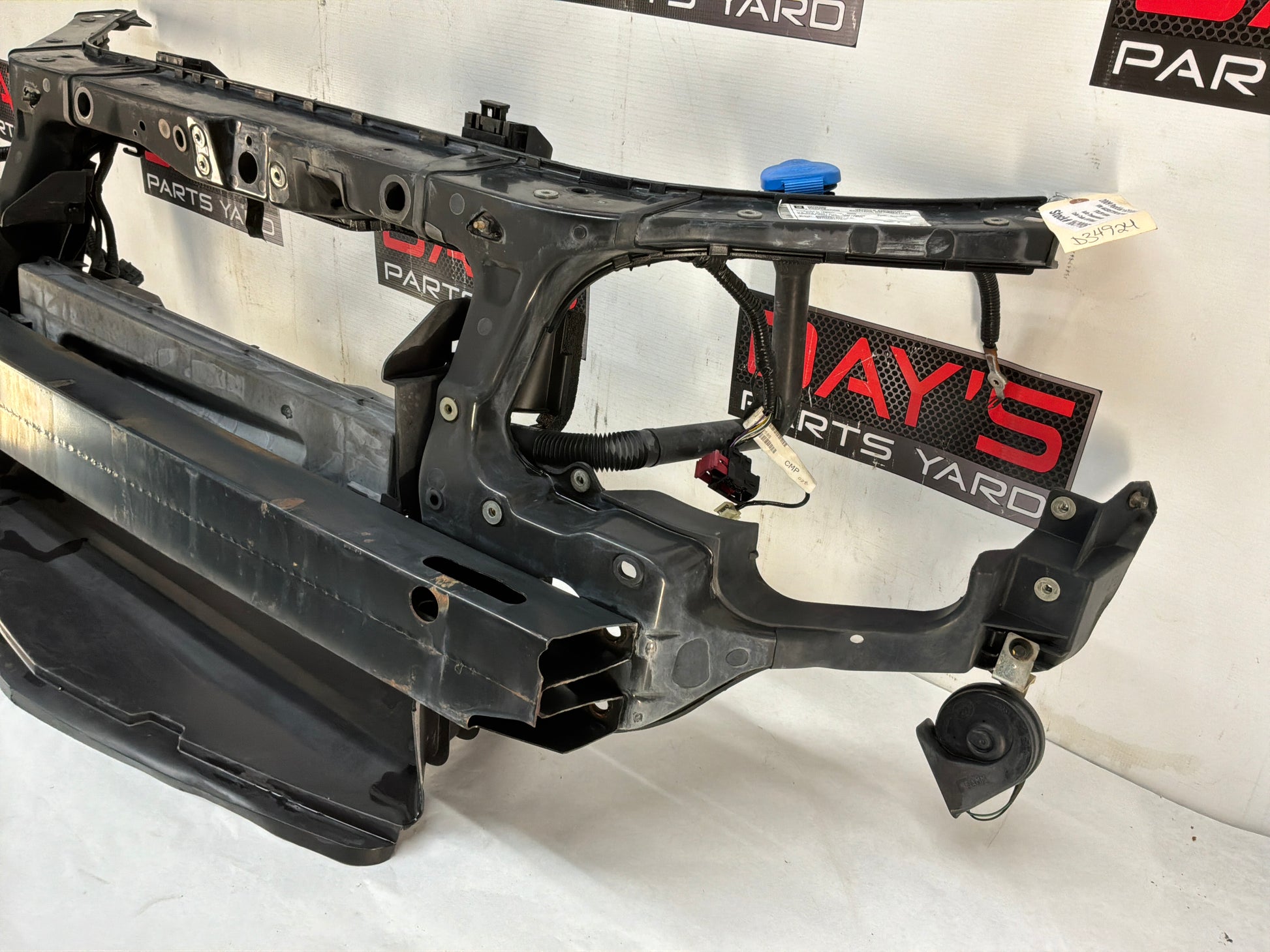 Radiator core support bracket - Day's Parts Yard