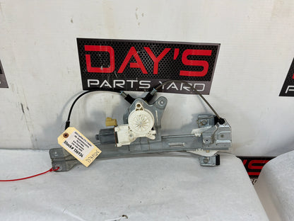 Rh rear window reg - Day's Parts Yard