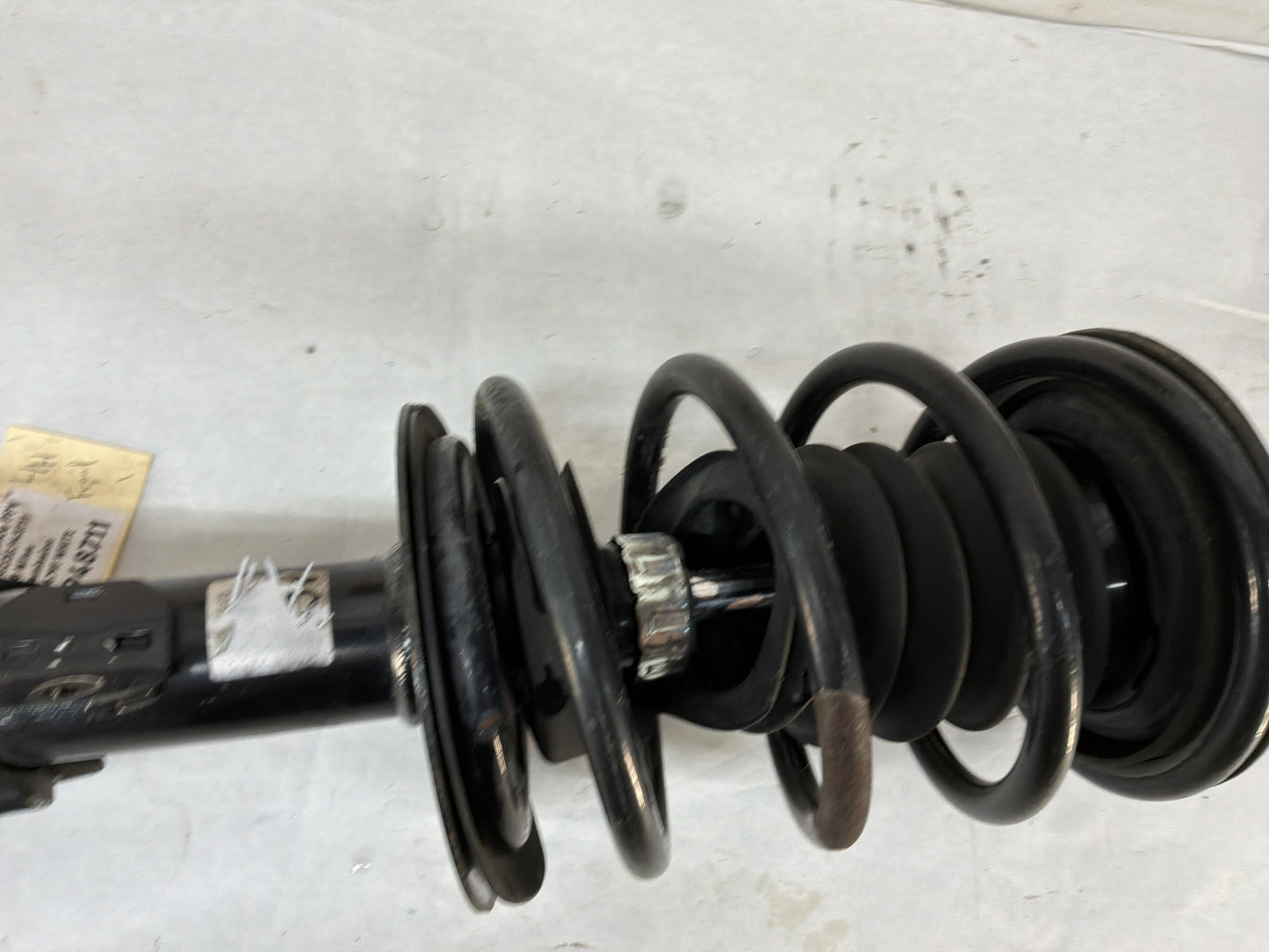 Lh front strut - Day's Parts Yard