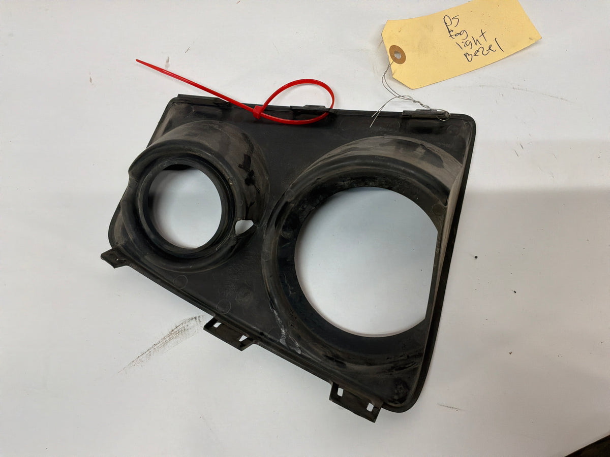 2013 Chevy Camaro ZL1 RH Passenger Fog Light Lamp Bezel OEM
