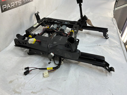 Rh front seat track - Day's Parts Yard