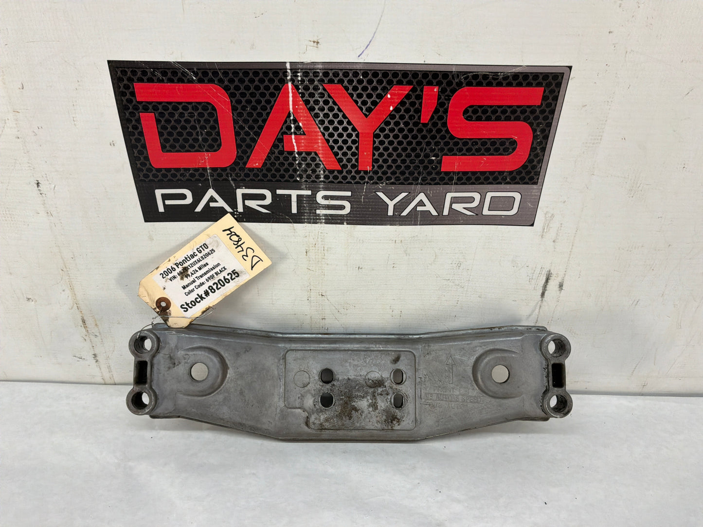 Transmission bracket - Day's Parts Yard