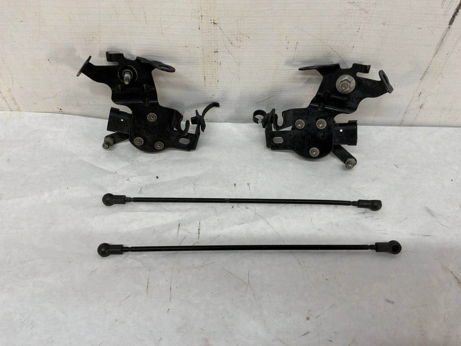 2015 Chevy SS Sedan RH & LH Rear Ride Height Suspension Sensor OEM - Day's Parts Yard