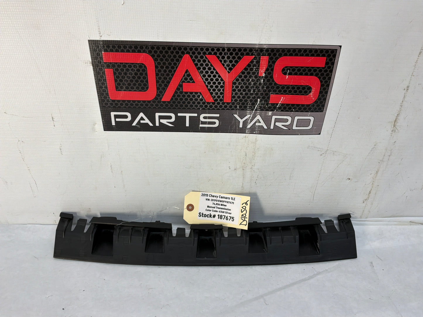 2015 Chevrolet Camaro SS 1LE Rear Bumper Fascia Upper Center Support Bracket Mount OEM