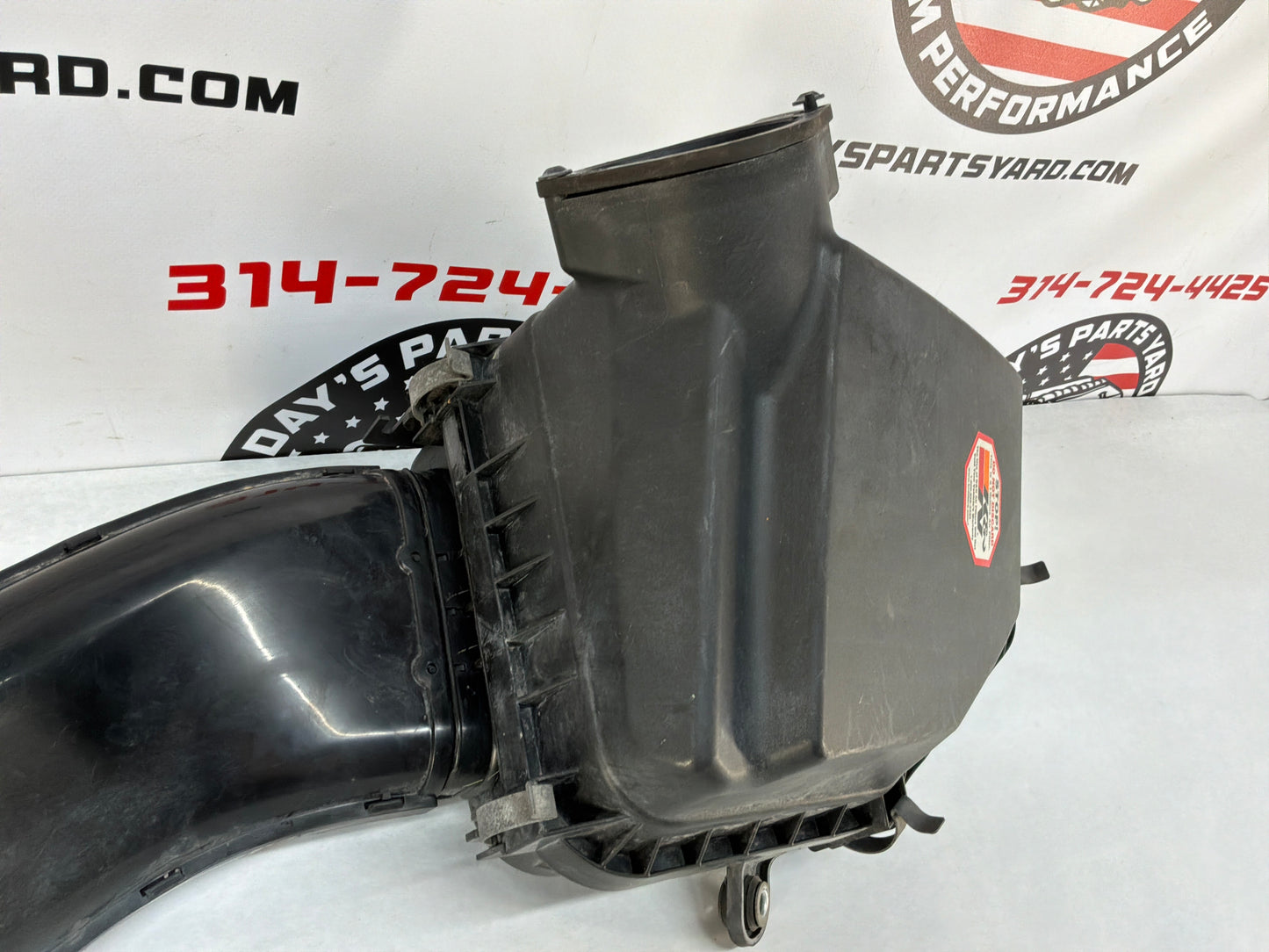 2008 Pontiac G8 Base Factory OEM Air Intake Box Cleaner Assembly