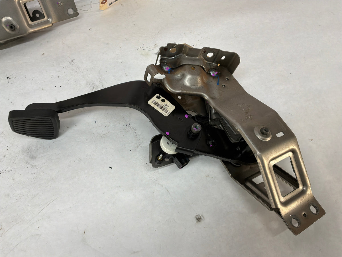 2015 Chevy Camaro SS 1LE Manual Transmission Pedal Brake Clutch Master Cylinder Assembly OEM