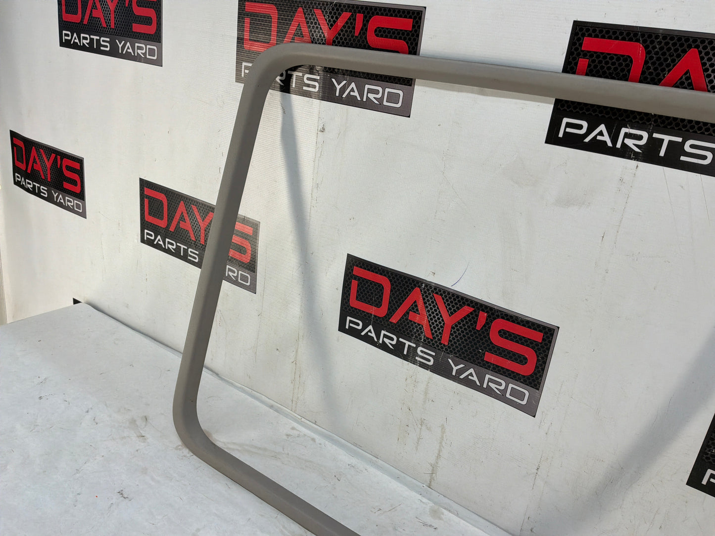 Sun roof trim - Day's Parts Yard