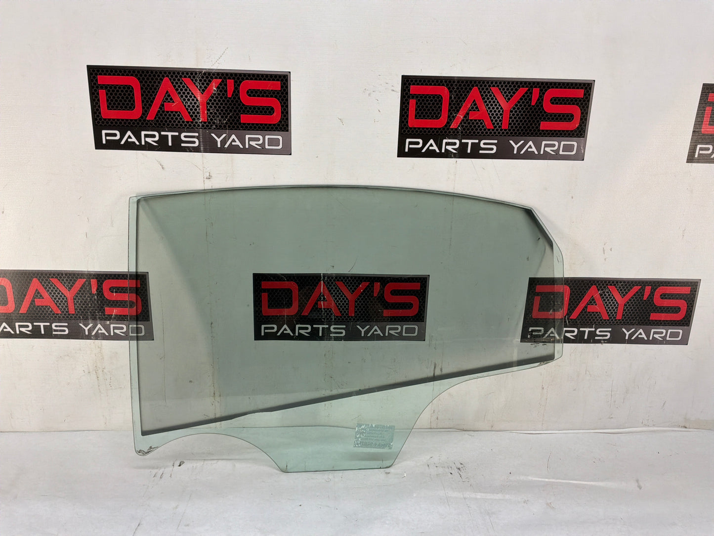 Lh rear door window glass - Day's Parts Yard