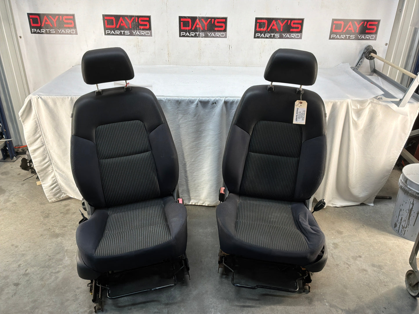Front seats - Day's Parts Yard